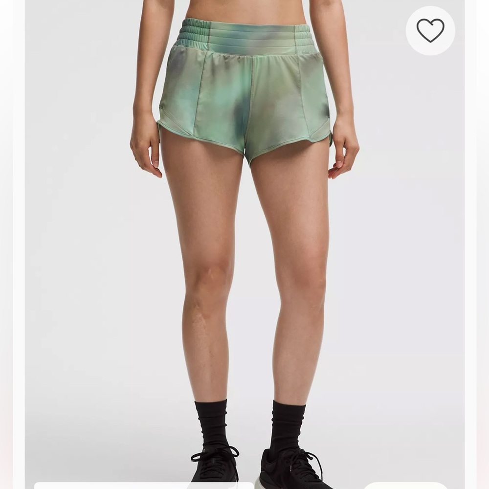 NWT!🍋🍋Lululemon Hotty Hot High Rise Short 2.5”🍋🍋. Size 8.